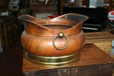 Vaso in rame con maniglie in ottone